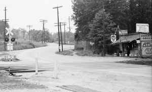 A&Y-Dodson-Grocery-Walnut-Cove-cropped-Peter-Farrell-ca19xx-Bott-collection.jpg (399020 bytes)