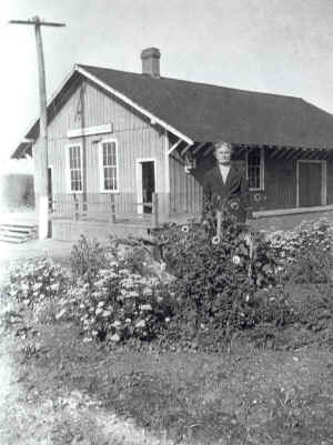 AY-Pleasant-Garden-Postmistress-Anne-Neeley-at-Station-ca19xx.jpg (219543 bytes)